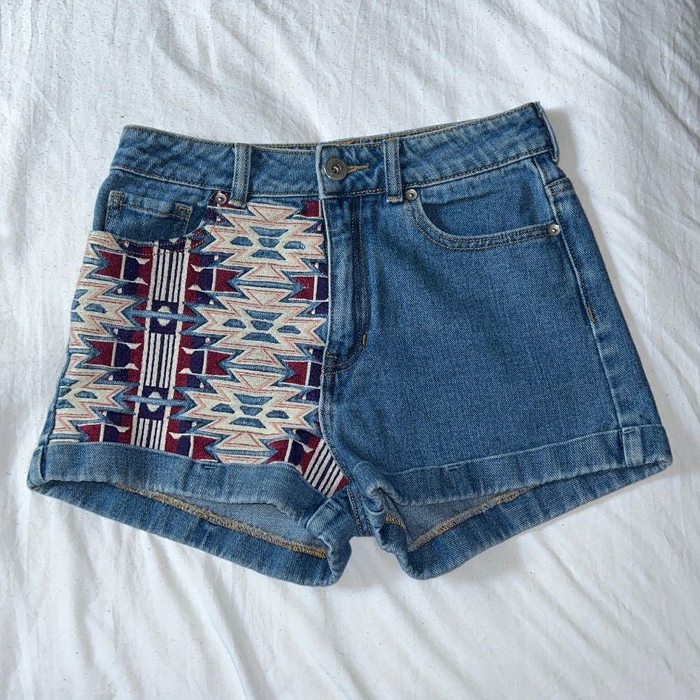 Bullhead Mom Short